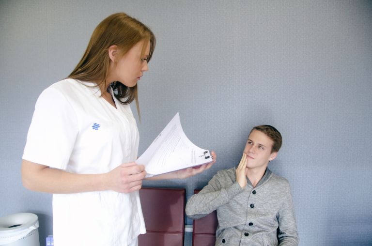 大手町に息づく働く人を支える内科医療と進化するビジネス街の健康管理